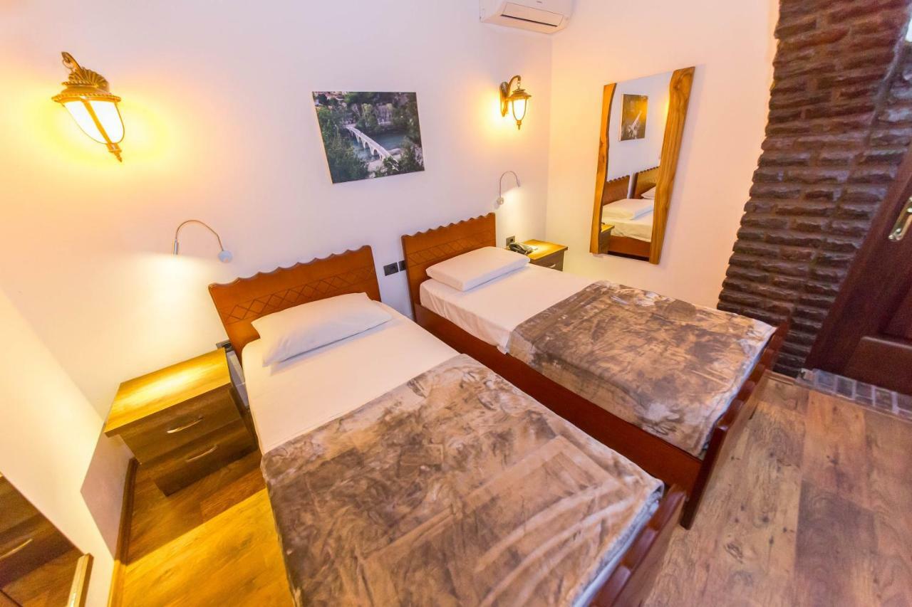 Heraklis Hotel ベラト エクステリア 写真