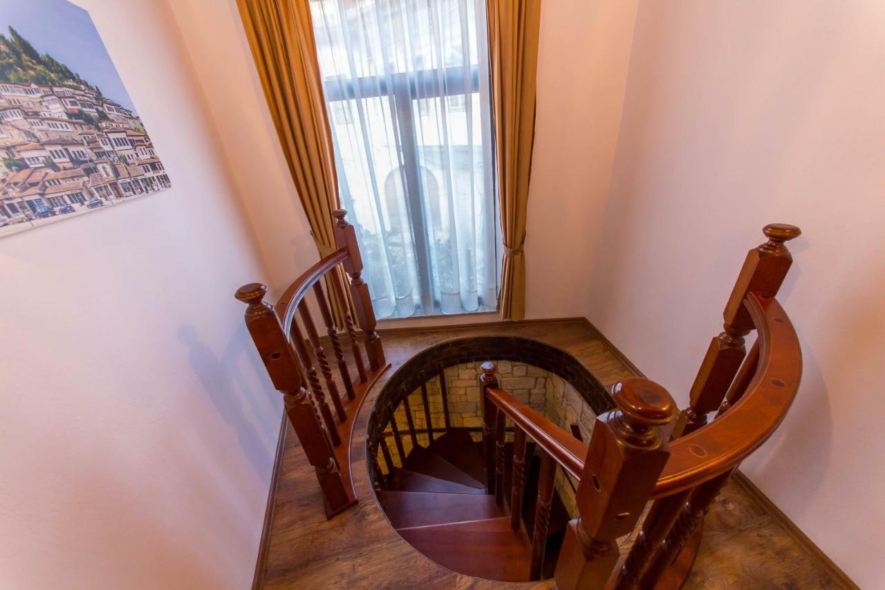 Heraklis Hotel ベラト エクステリア 写真