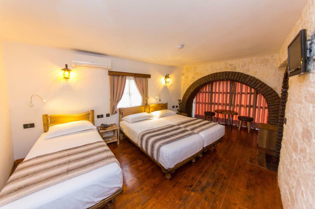 Heraklis Hotel ベラト エクステリア 写真