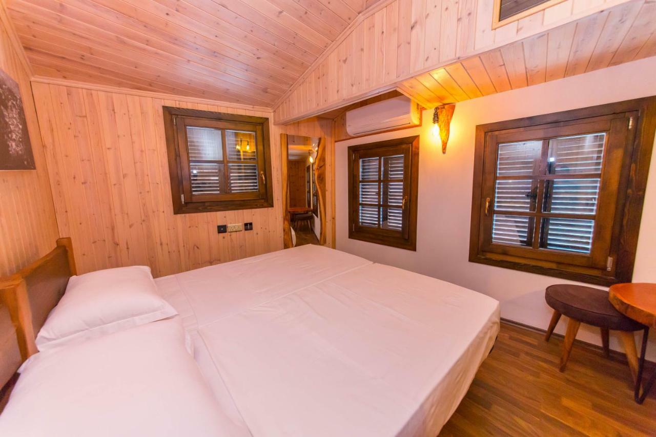 Heraklis Hotel ベラト エクステリア 写真