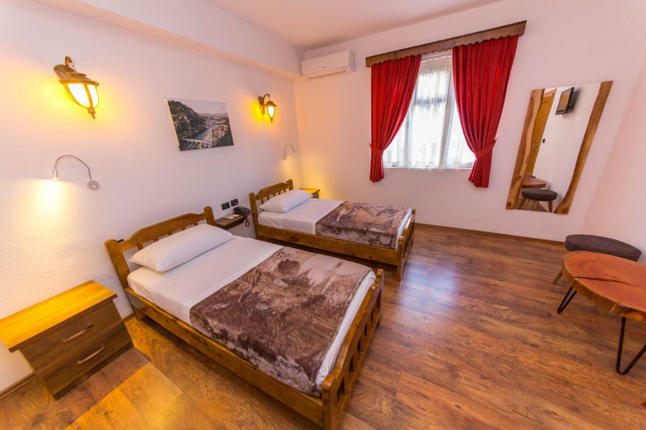 Heraklis Hotel ベラト エクステリア 写真