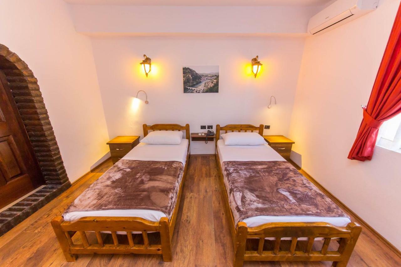 Heraklis Hotel ベラト エクステリア 写真