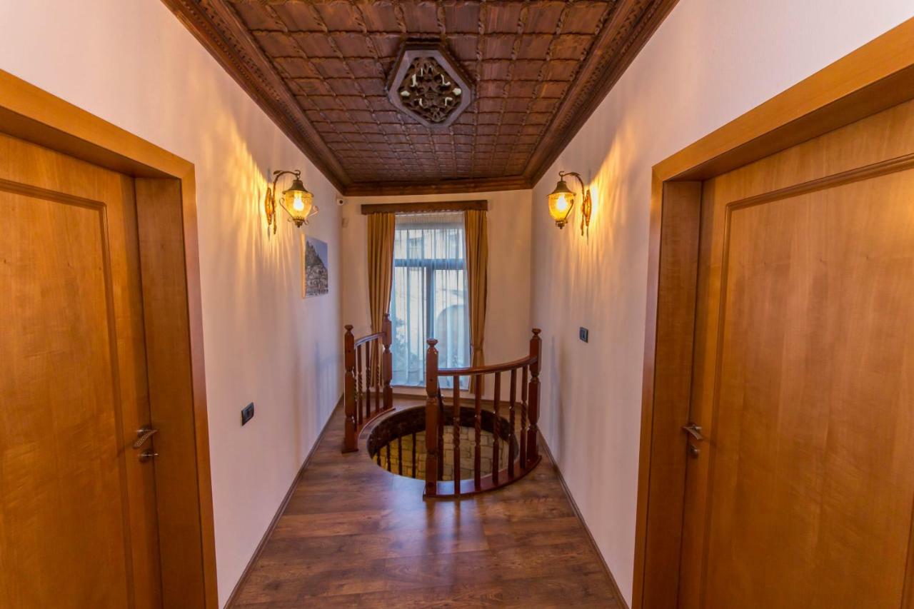 Heraklis Hotel ベラト エクステリア 写真